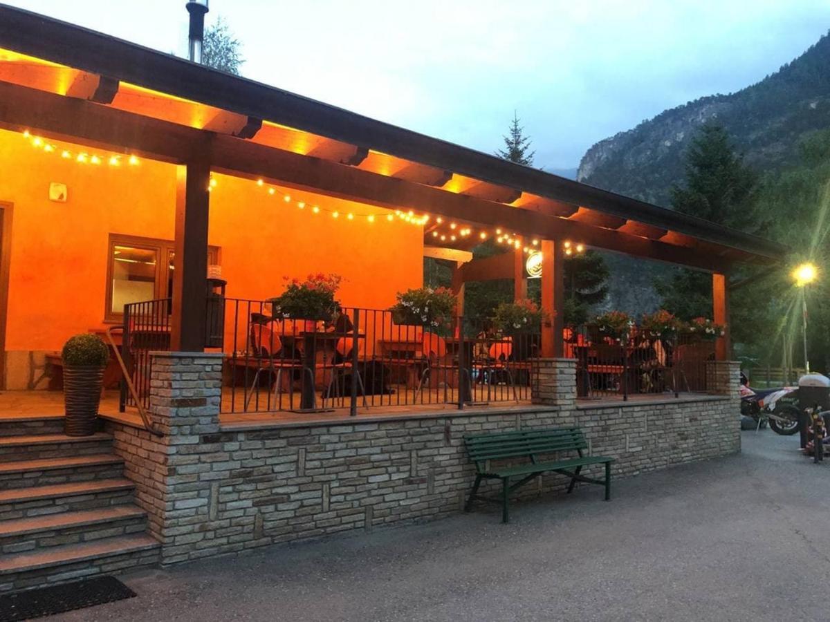 Gran Bosco Camping & Lodge Salbertrand Extérieur photo